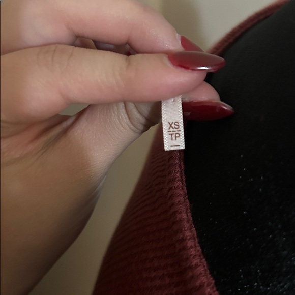 Free People Thermal Studded Grommet Sleeves Long Sleeve Top Red Jasper Size XS - Picture 8 of 10